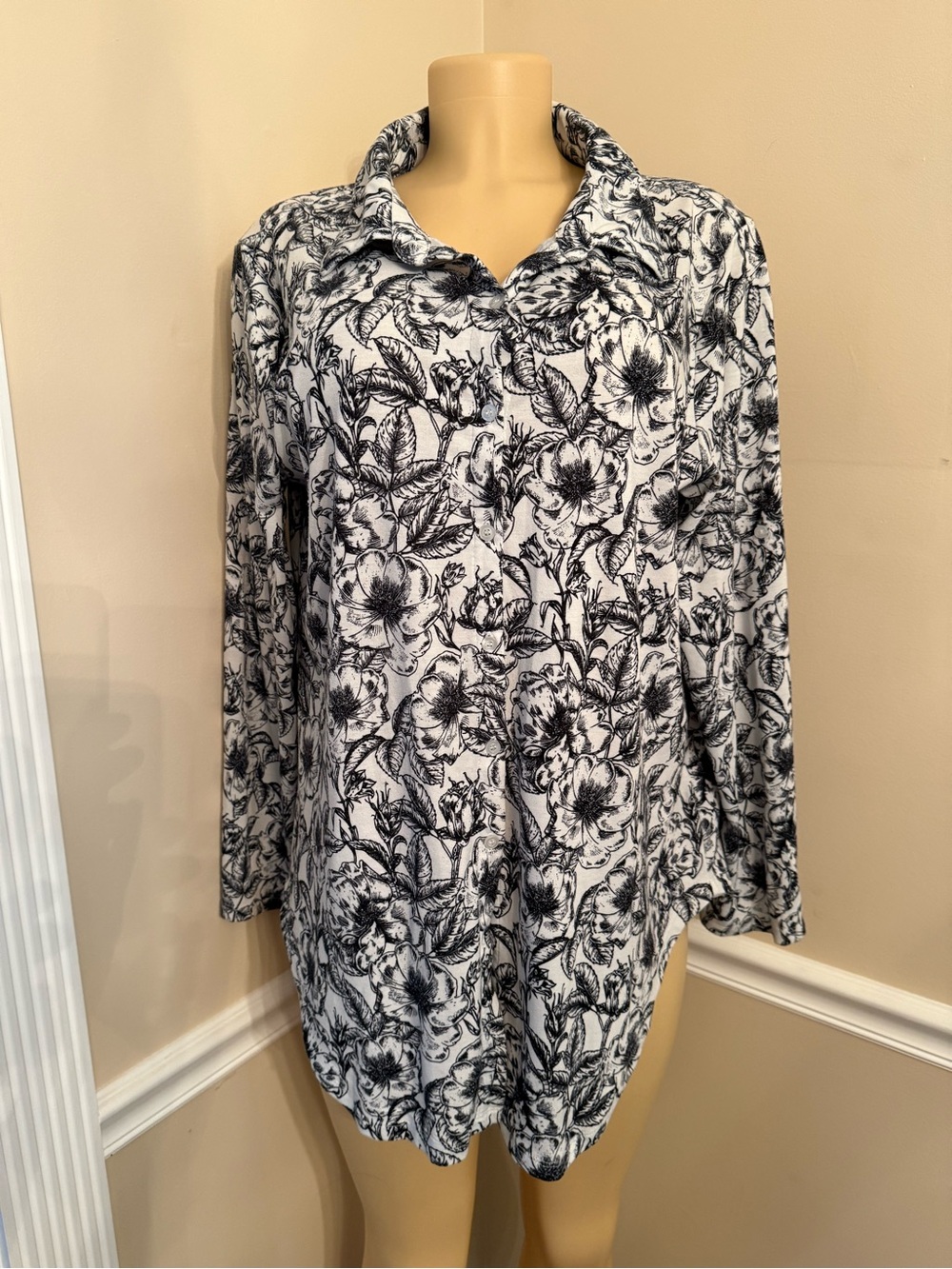 LuLaRoe Navy and White Floral Tunic